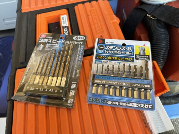 現場で穴あけができるよう、準備しています。