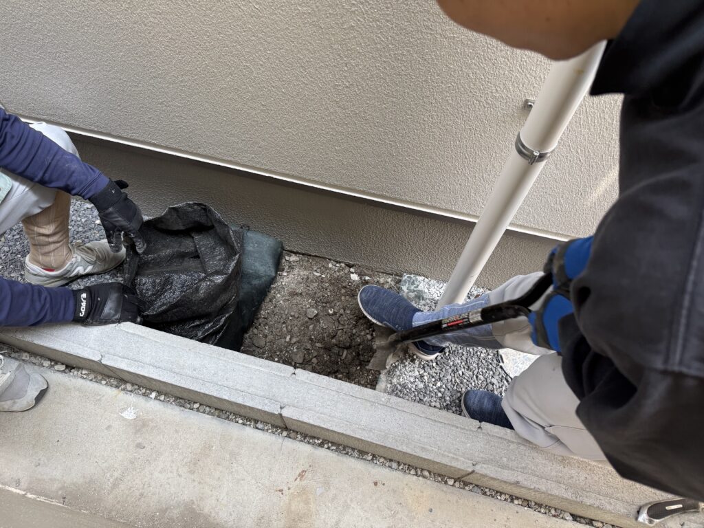 改めて、お湯のみに使う家中まるごと浄水器を設置。その前に配管がどこを通っているかを確認しておく。