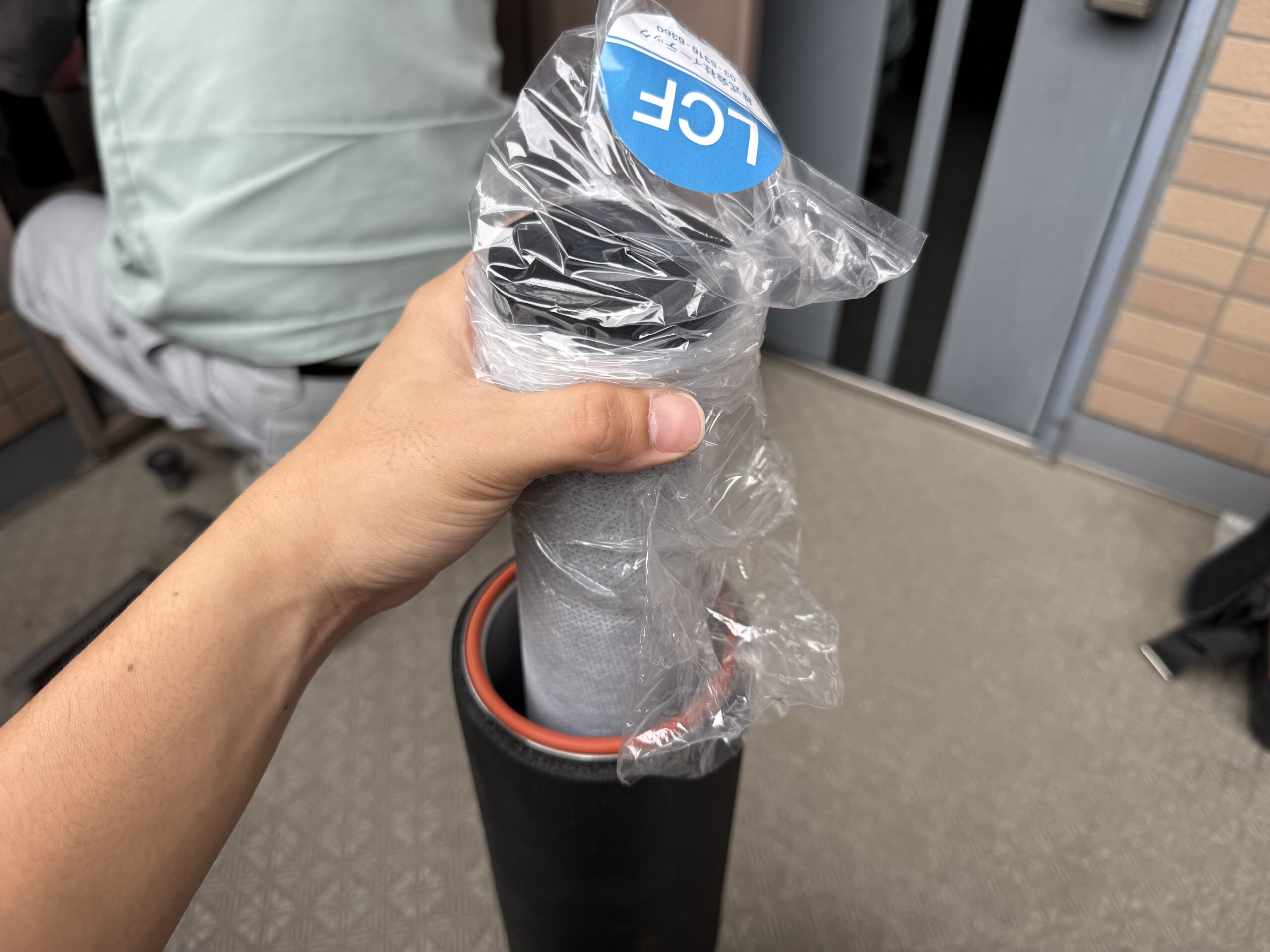 カートリッジを入れます。浄水器の心臓部分ですね。