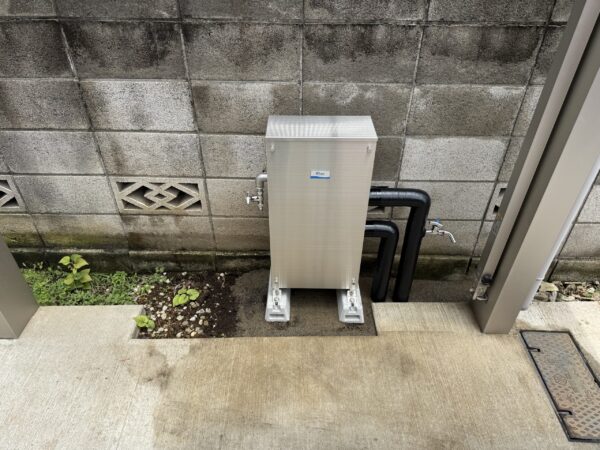 家中まるごと浄水器®の本体はとてもコンパクトです。これ一台で、綺麗な水が使い放題。