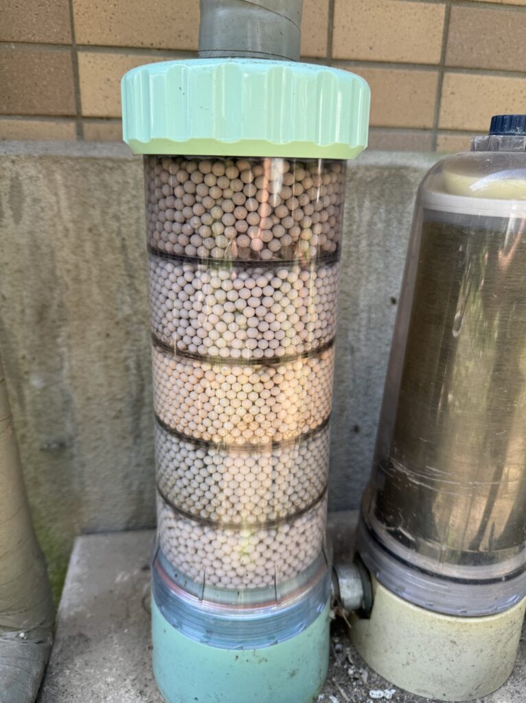 セラミックボウル。水を活性化する場所ですね。