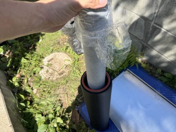 フィルターを装填。弊社のフィルターは通水ルートが四方からなので、水圧が極端に落ちません。