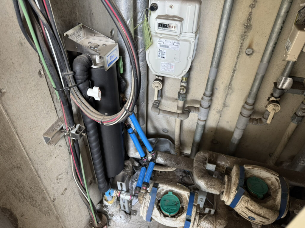 既存の浄水器を撤去し、新居へ引っ越しさせます。