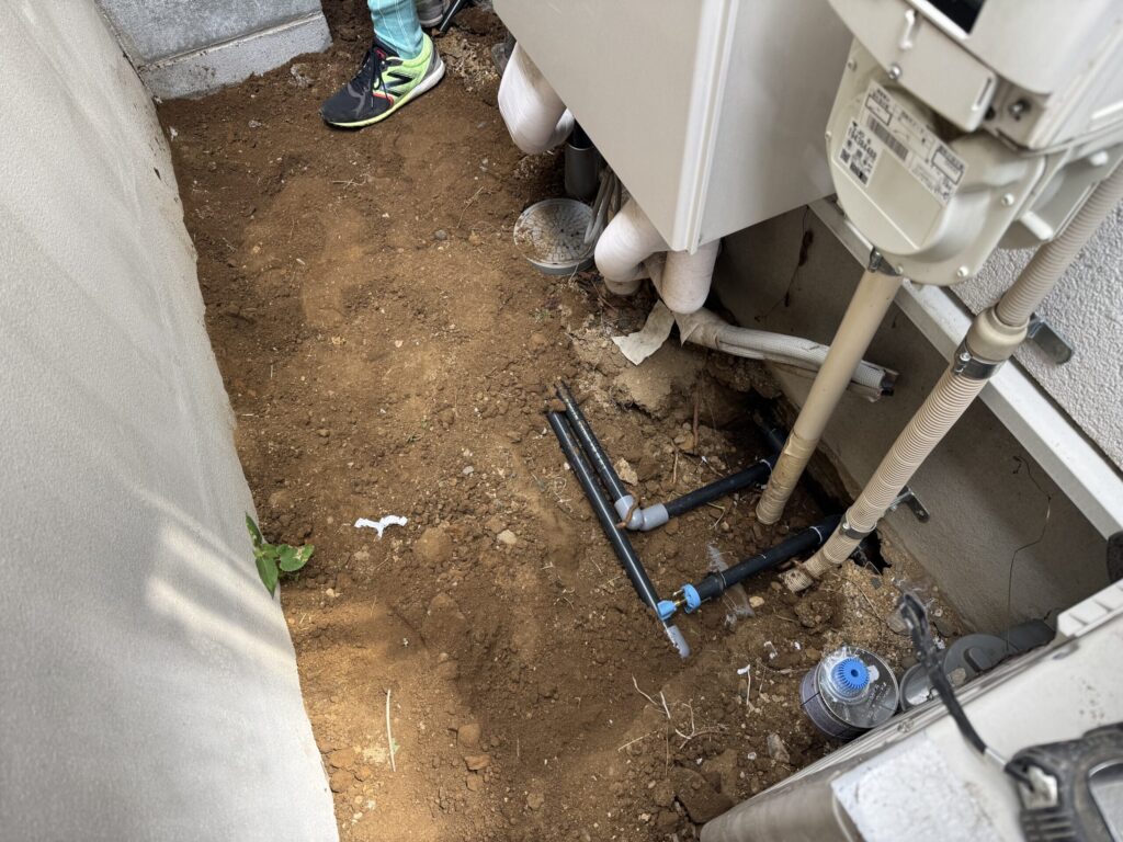 配管は見つかりましたが、すぐ近くには設置できるスペースがありません。