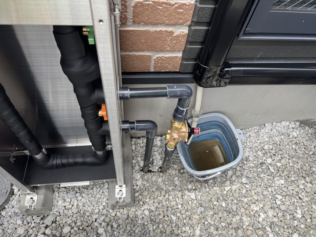 水圧が0.7mpsと高めだったので減圧弁を追加しています。