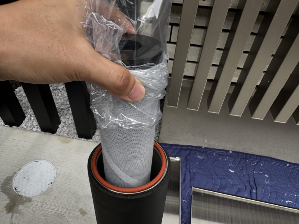 おおきなカートリッジを装填します。水圧は極力落としません。