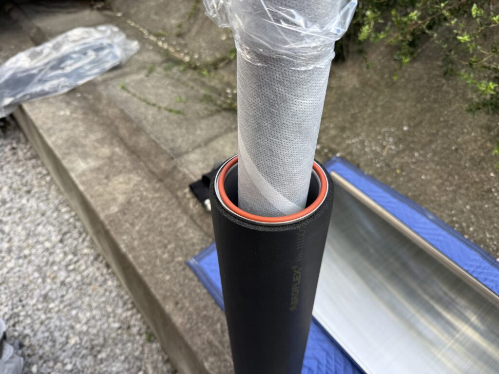 カートリッジを装填。家中まるごと浄水器®の心臓部ですね。