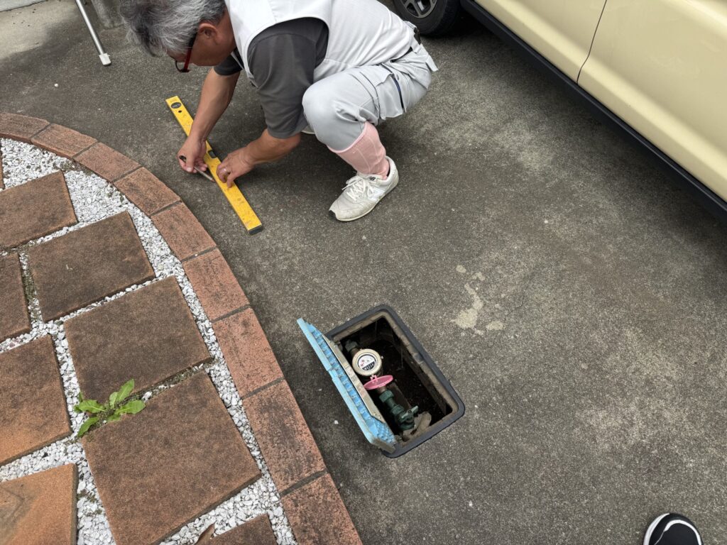 水道メーターから先を斫ることになりました。